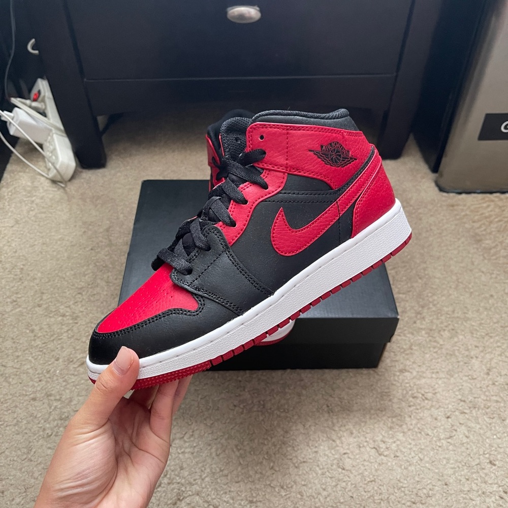 New Jordan 1 Mid